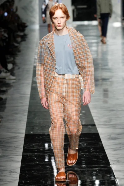 Look 29